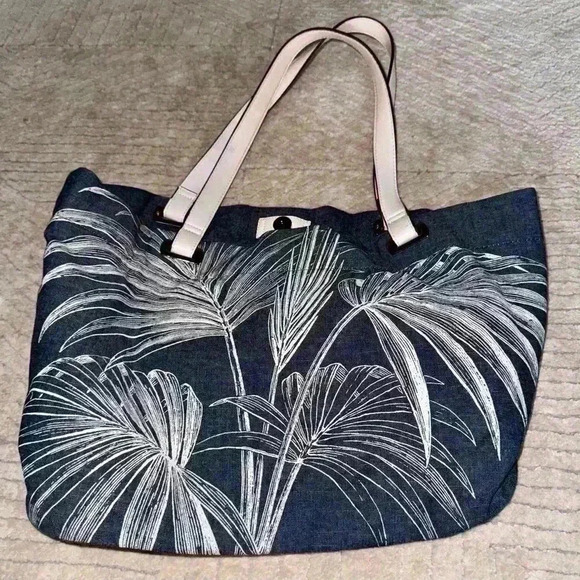 The many moods of poppy jones tote - Picture 2 of 9